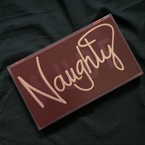 Huda Beauty Naughty Nude palette
